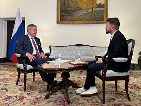 Интервью Посла России в Индии Д.Е.Алипова телеканалу "Россия 24" Интервью Посла России в Индии Д.Е.Алипова телеканалу "Россия 24"