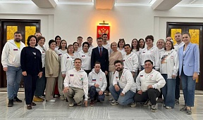 Minister Counsellor & DCM of the Russian Embassy in India Roman Babushkin met with Russian participants of the 11th National Abilympics Competitions in India Minister Counsellor & DCM of the Russian Embassy in India Roman Babushkin met with Russian participants of the 11th National Abilympics Competitions in India