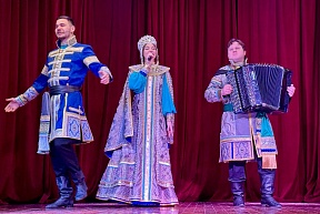 A joint concert of the Moscow folk song and dance ensemble “Lubo-Milo” and balalaika virtuoso Mikhail Kandaurov held in New Delhi