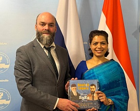 Petr Sizov, Press Secretary, Russian Embassy in India, had a meeting with Jjulia Gangwani, Chief Consulting Editor, The Blue Moon magazine Petr Sizov, Press Secretary, Russian Embassy in India, had a meeting with Jjulia Gangwani, Chief Consulting Editor, The Blue Moon magazine
